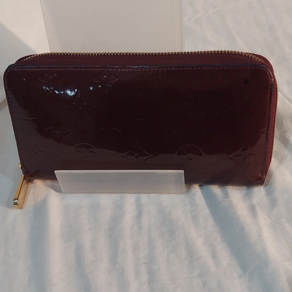 Louis Vuitton Monogram Vernis Amarante wallet zip